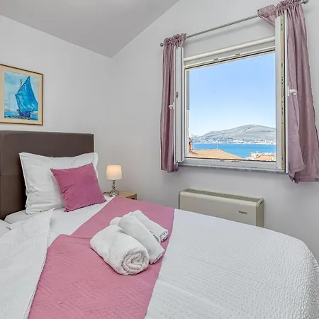 Mihaela Apartment *