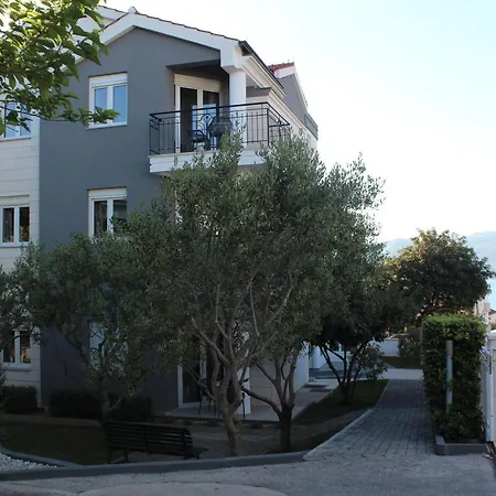 Apartment Mihaela *
