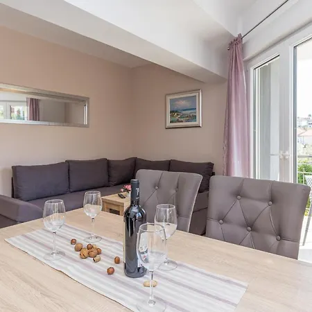 Apartament Mihaela
