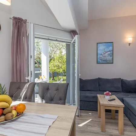 Apartament Mihaela